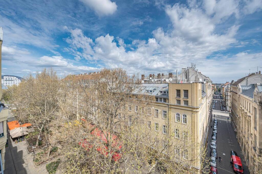 Liszt Ferenc Square Panorama Apt Budapeste Exterior foto