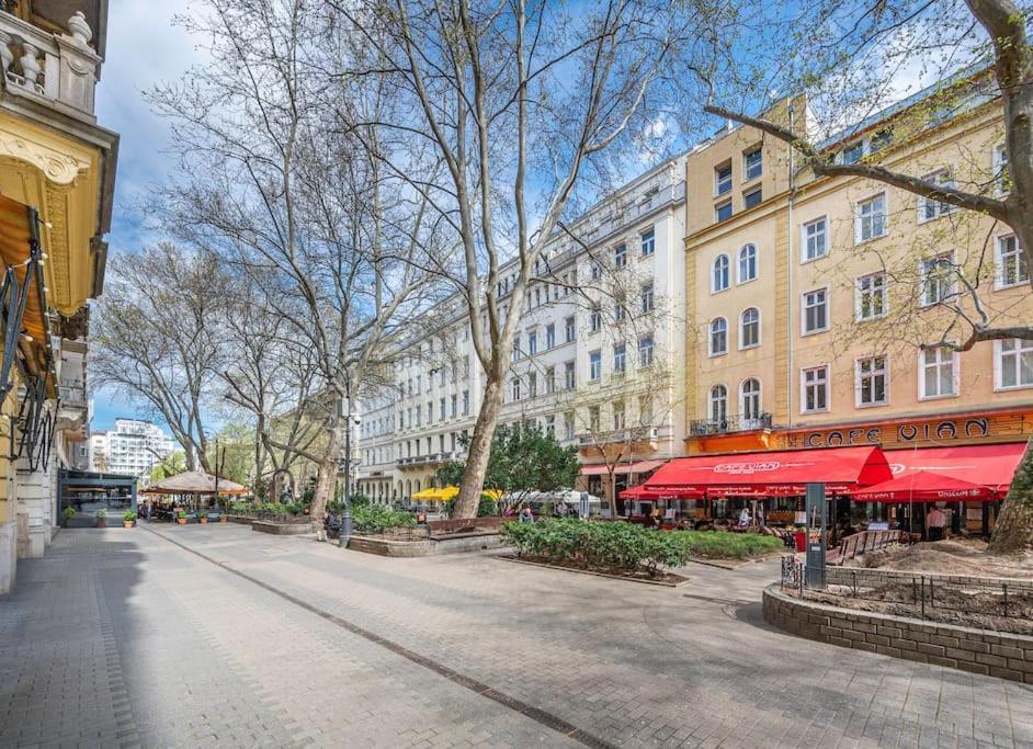 Liszt Ferenc Square Panorama Apt Budapeste Exterior foto
