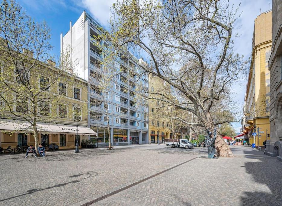 Liszt Ferenc Square Panorama Apt Budapeste Exterior foto